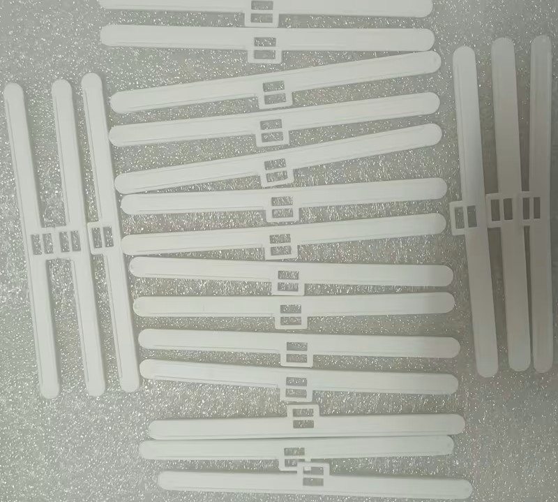 Umeras agatator lamela pentru jaluzele verticale